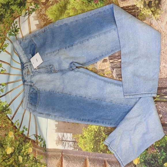 ADIKA blue light jeans size medium - Picture 1 of 4